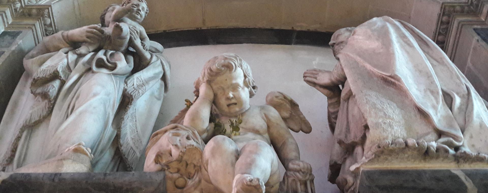 Statue de l'ange pleureur de la cathédrale Notre-Dame d'Amiens